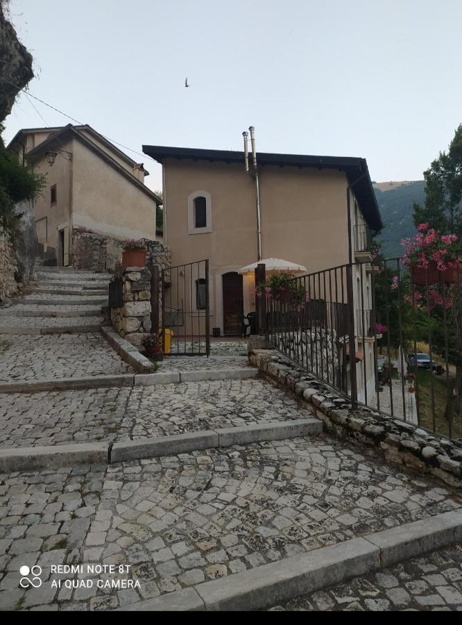 Casa Vacanze Al Castello Villetta Barrea Eksteriør bilde